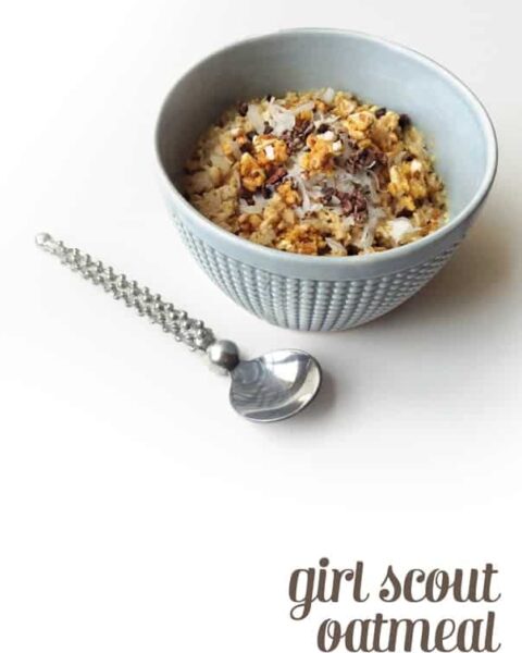 Caramel Delight Oatmeal in a blue bowl