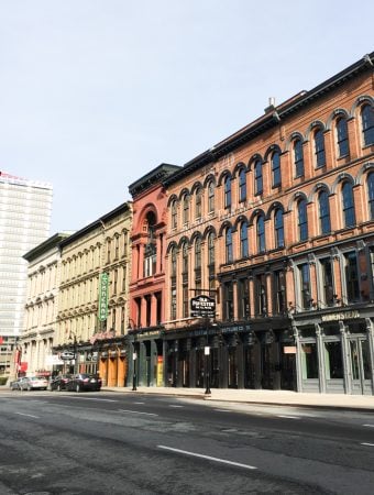 Taking a trip to Louisville, Ky.? Check out where we stayed, ate, drank, shopped and explored during our weekend on the Kentucky Bourbon Trail in this Louisville Travel Guide! (via feastandwest.com)