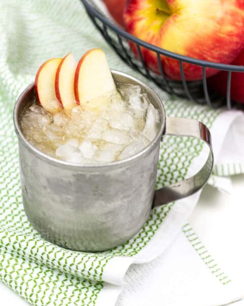 Say cheers to the holidays with an Apple Cider Moscow Mule! This light yet festive cocktail is a treat for Thanksgiving and Christmas entertaining, but just as nice for enjoying at home on an autumn night! (via Feast + West)
