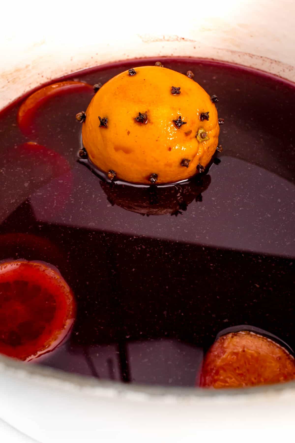 https://feastandwest.com/wp-content/uploads/2023/09/mulled-wine-step-1-photo.jpg