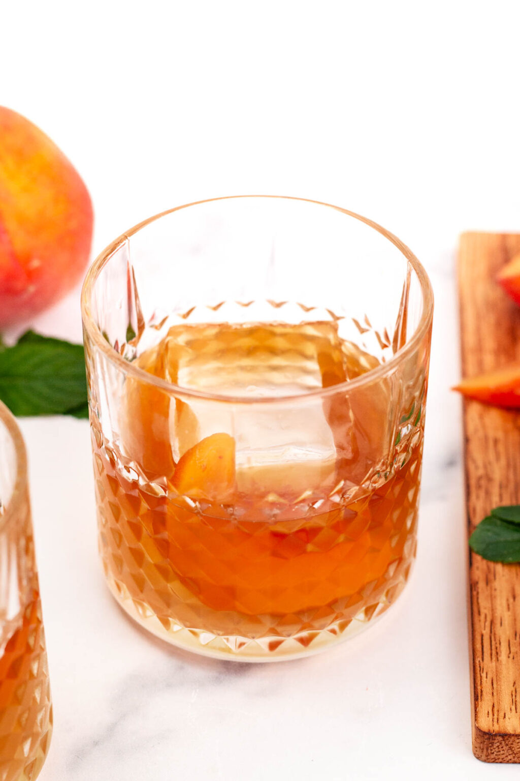17+ Refreshing Peach Cocktails to Make at Home